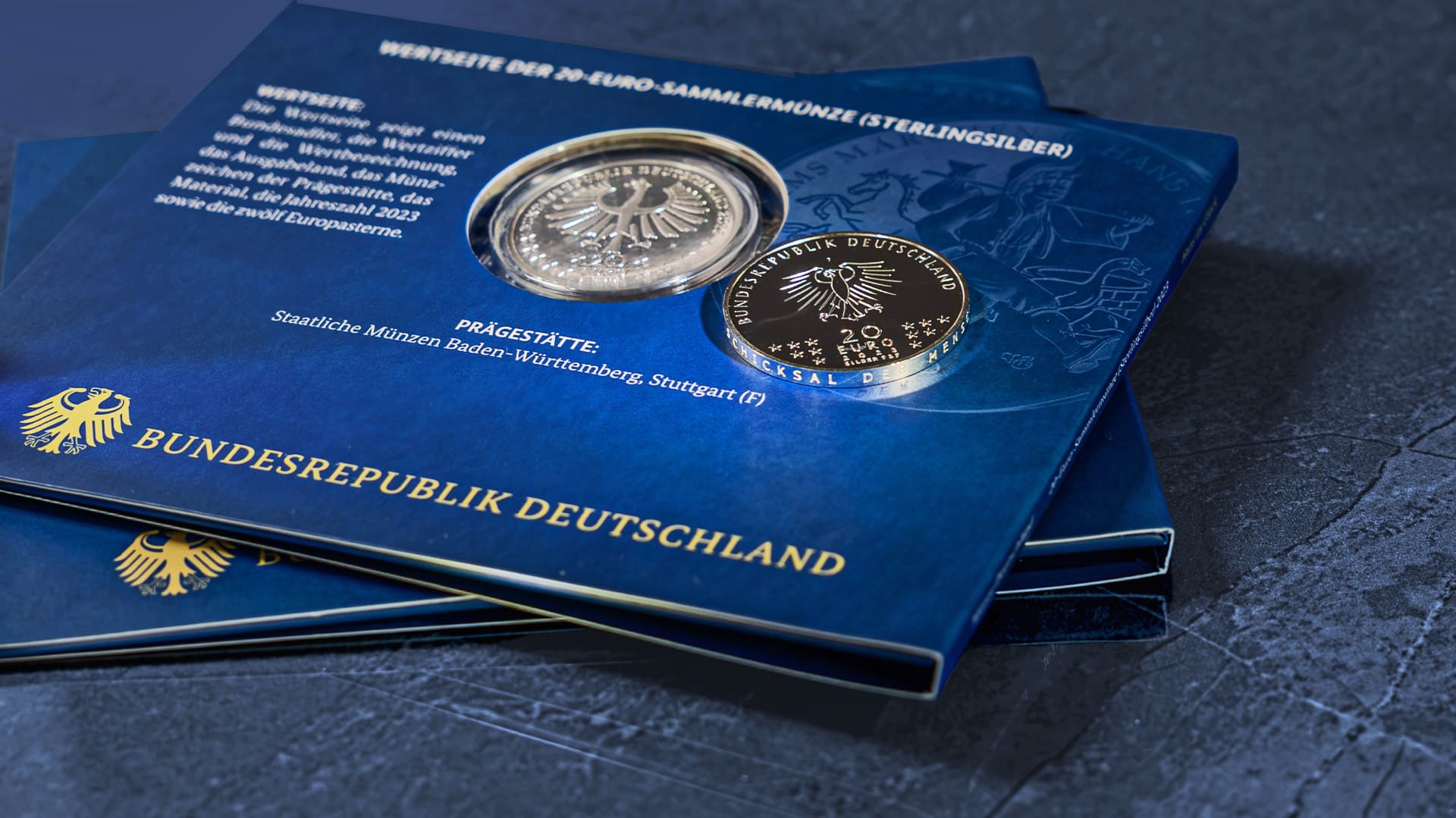 20-Euro-Münze auf zwei Blistern zur 20-Euro-Münze 2023 20-Euro-Münze auf zwei Blistern zur 20-Euro-Münze 2023